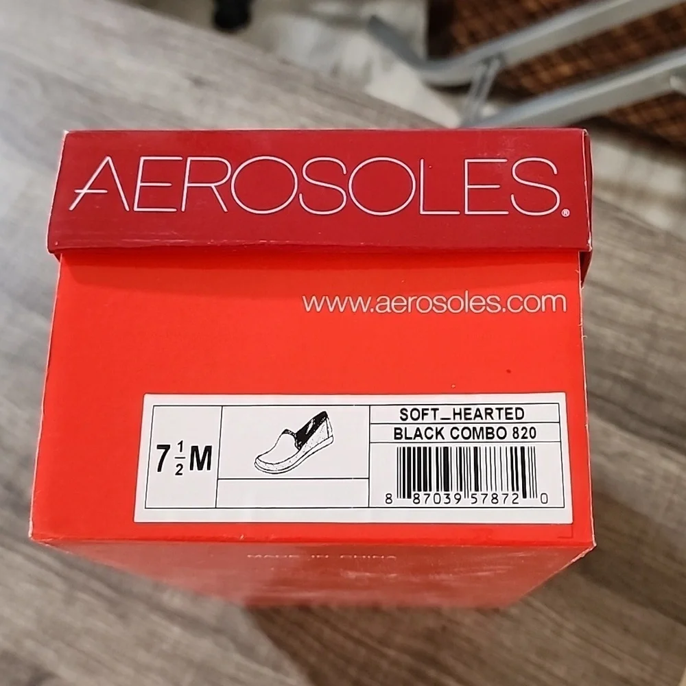 NWT'S AEROSOLS SOFT HEARTED SHOES